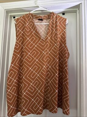Worthington Rust Geometric Sleeveless V-Neck Camisole
